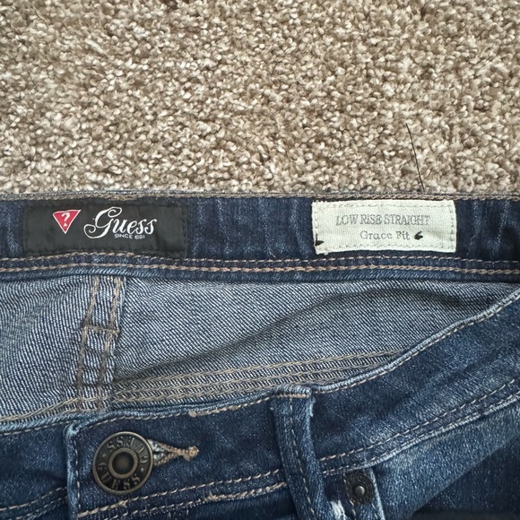EUC Guess Women’s Low Rise Straight Grace Fit Blue Jeans Size 27 - Picture 4 of 8